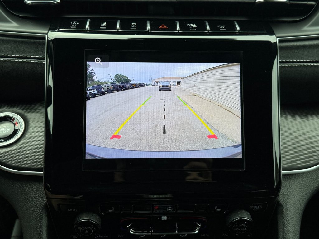 Used 2024 Jeep Grand Cherokee L Altitude AWD/4WD image 18