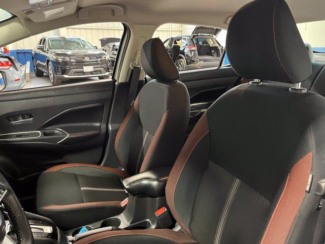 Used 2024 Nissan Versa SR FWD image 24