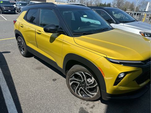 Certified 2024 Chevrolet TrailBlazer RS w/ Convenience Package image 2