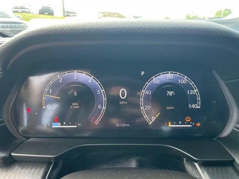 Used 2023 Jeep Grand Cherokee Laredo AWD/4WD image 31