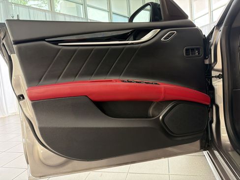 Used 2022 Maserati Ghibli Modena RWD image 14