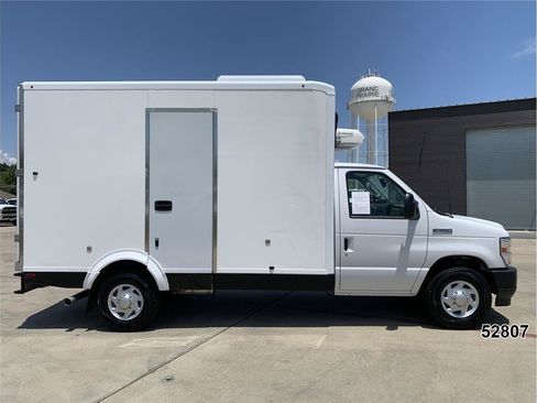Used 2023 Ford E-350 and Econoline 350 Super Duty w/ Power Windows & Locks Group RWD image 5