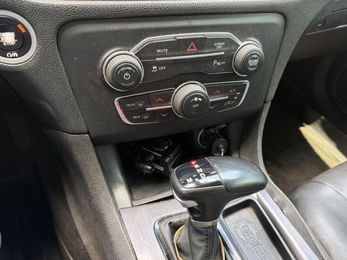 Used 2018 Dodge Charger SXT w/ Blacktop Package RWD image 6