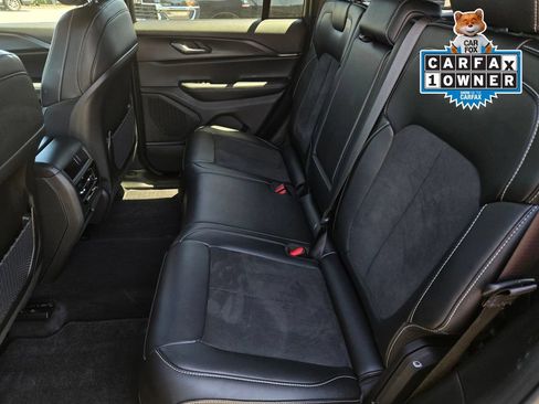 Used 2025 Jeep Grand Cherokee Altitude AWD/4WD image 12