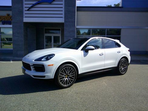 Used 2020 Porsche Cayenne image 2