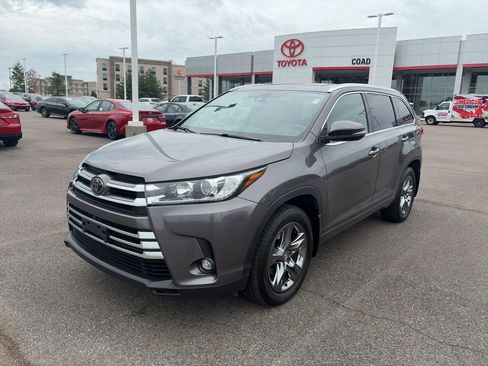 Used 2019 Toyota Highlander Limited Platinum AWD/4WD image 1
