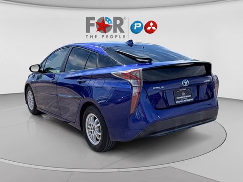 Used 2017 Toyota Prius Two w/ Carpet Mat Package FWD image 3