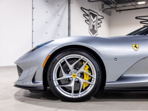 Used 2019 Ferrari 812 Superfast RWD image 17