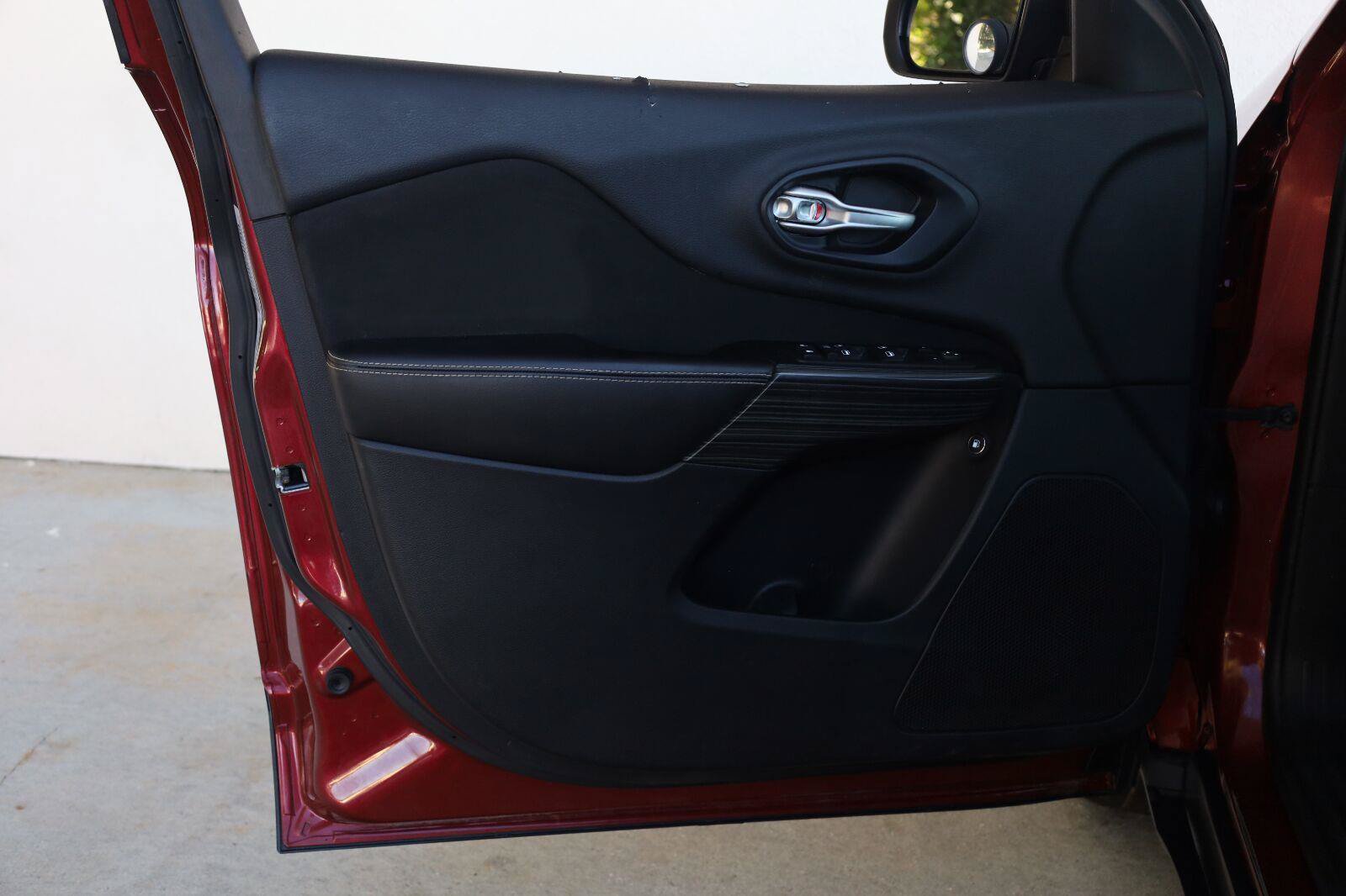 Used 2014 Jeep Cherokee Sport FWD image 15