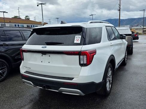 Used 2025 Ford Explorer Platinum RWD image 3