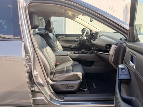 Used 2026 Nissan Rogue SL FWD image 31