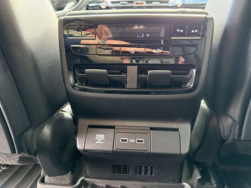 Used 2022 Acura MDX SH-AWD image 16