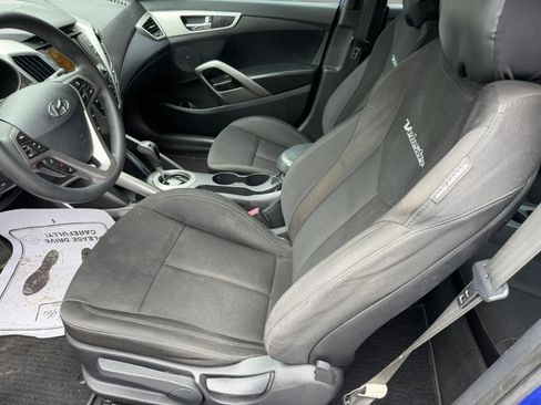 Used 2013 Hyundai Veloster FWD image 9