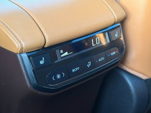 Used 2021 Toyota Highlander Platinum AWD/4WD image 14