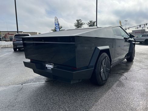 Used 2024 Tesla Cybertruck AWD Crew Cab image 7