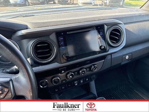 Used 2018 Toyota Tacoma TRD Sport w/ Technology Package image 20