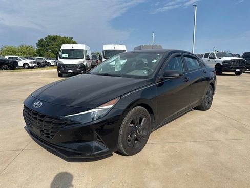 Used 2021 Hyundai Elantra SEL w/ Convenience Package FWD image 3