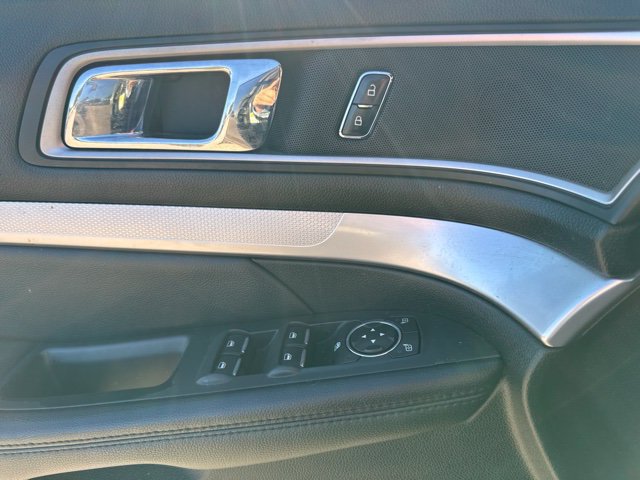 Used 2016 Ford Explorer XLT w/ Equipment Group 202A FWD image 14