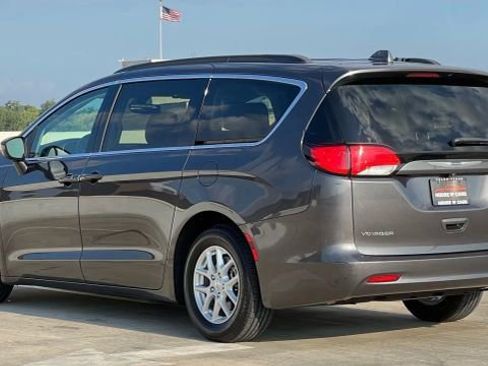 Used 2020 Chrysler Voyager Lxi image 9