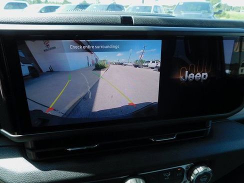 New 2025 Jeep Gladiator Sport image 27