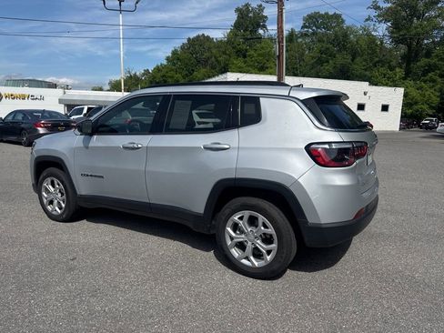 Used 2024 Jeep Compass Latitude AWD/4WD image 4