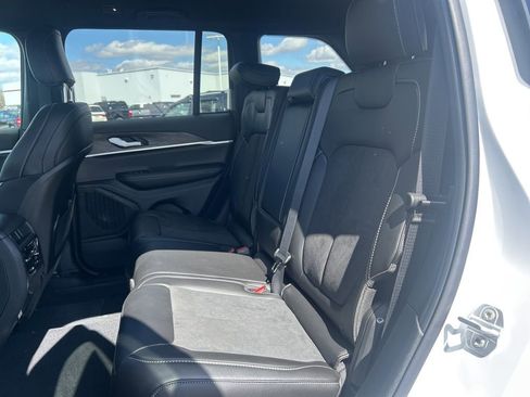 New 2026 Jeep Grand Cherokee Altitude AWD/4WD image 5