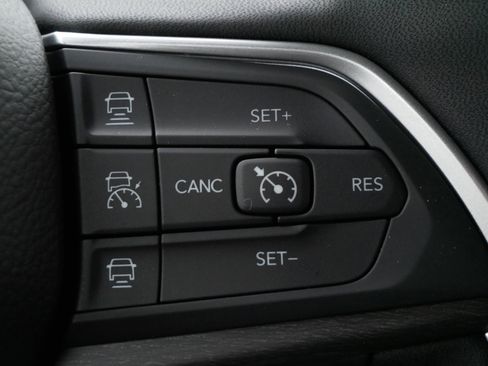 New 2025 Jeep Grand Cherokee Limited w/ Trailer Tow Package image 16