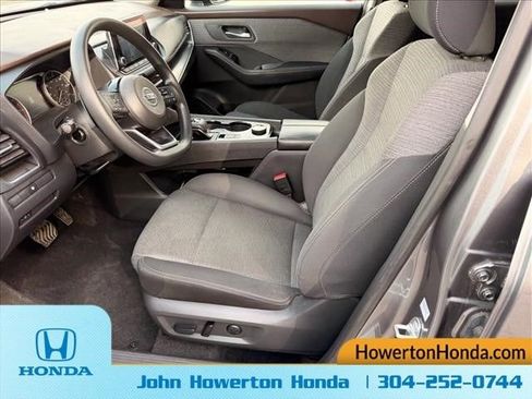 Used 2021 Nissan Rogue SV image 9