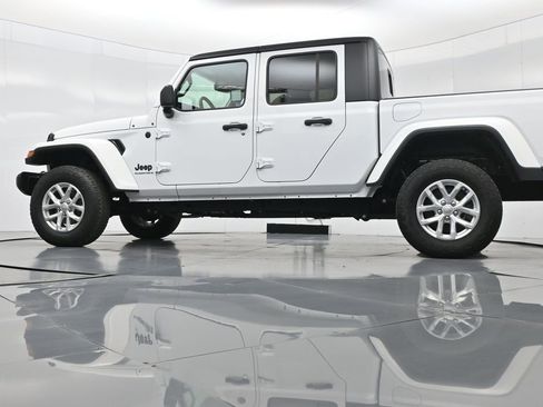 Used 2023 Jeep Gladiator Sport image 54