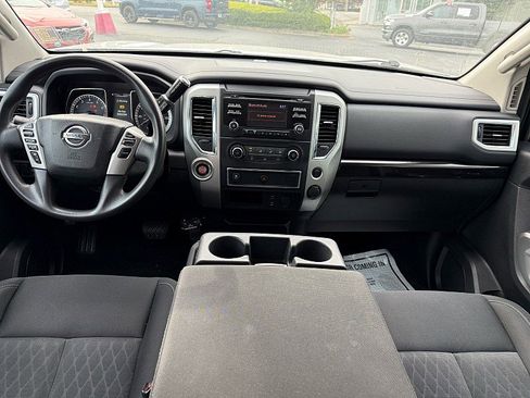 Used 2018 Nissan Titan SV RWD image 12