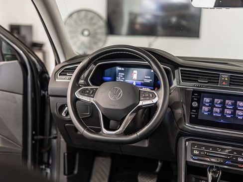Used 2022 Volkswagen Tiguan SE AWD/4WD image 35