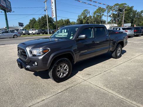 Used 2017 Toyota Tacoma SR5 image 2