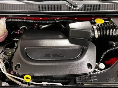 Used 2025 Chrysler Pacifica Select FWD image 10