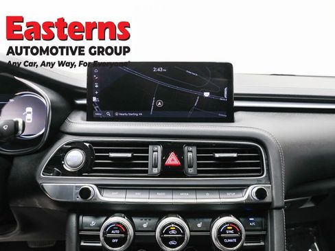 Used 2023 Genesis G70 2.0T image 12