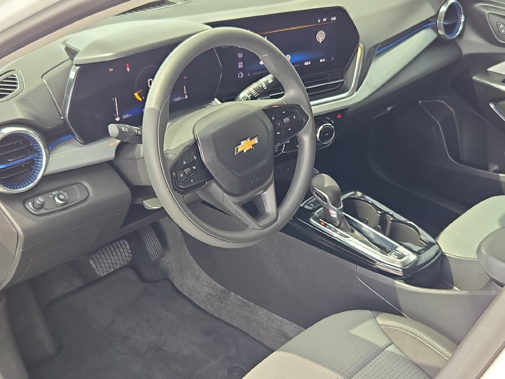 Used 2026 Chevrolet Trax LT FWD image 10
