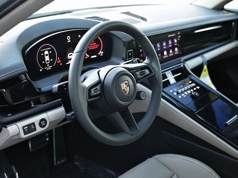 New 2026 Porsche Panamera 4 image 4