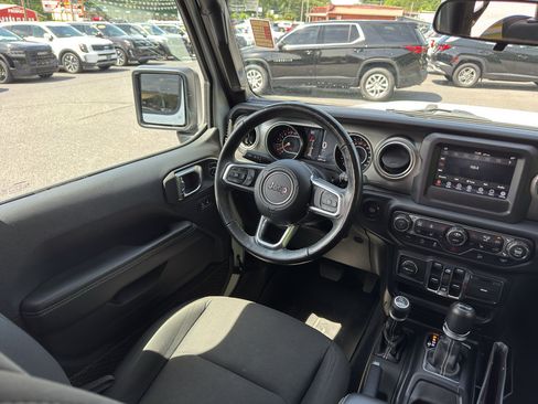 Used 2019 Jeep Wrangler Unlimited Sahara w/ Cold Weather Group AWD/4WD image 34