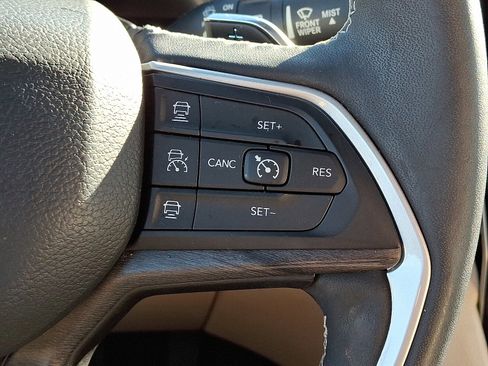 Used 2022 Jeep Grand Cherokee Limited 4xe image 22