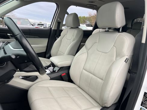 Used 2023 Kia Telluride EX w/ EX Captain's Chair Package image 30