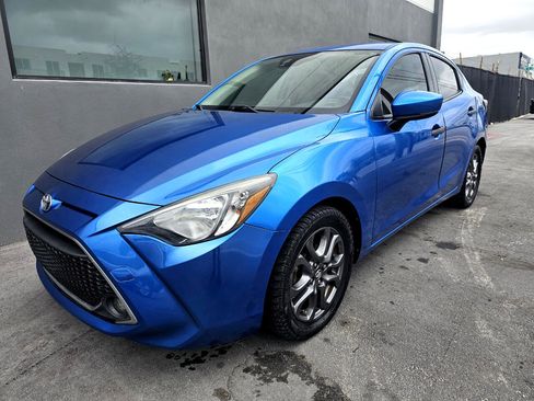 Used 2019 Toyota Yaris XLE image 9