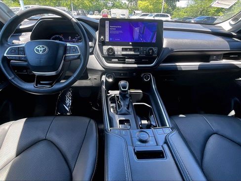 Used 2024 Toyota Grand Highlander AWD image 14