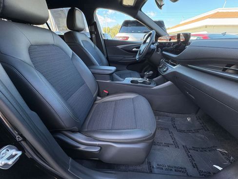 Used 2025 Buick Envista Preferred image 25