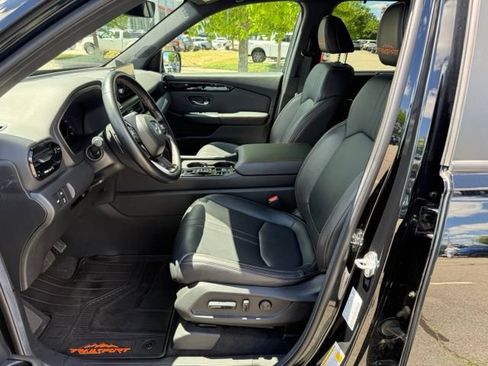 Used 2025 Honda Pilot TrailSport image 17