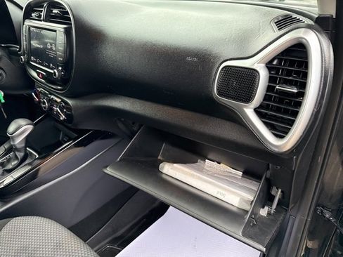 Used 2022 Kia Soul LX image 39