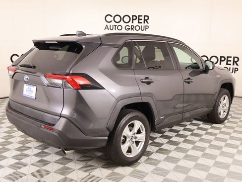 Used 2021 Toyota RAV4 LE AWD/4WD image 19