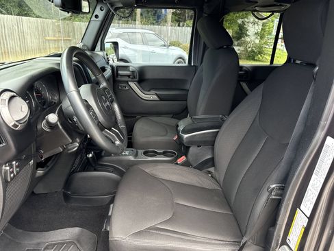Used 2014 Jeep Wrangler Unlimited Sport w/ Quick Order Package 24S AWD/4WD image 9