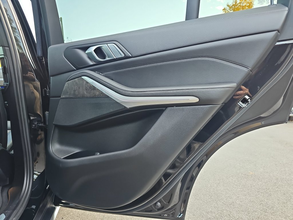 Used 2023 BMW X5 xDrive40i w/ Premium Package AWD/4WD image 26