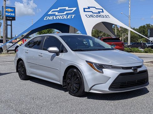 Used 2023 Toyota Corolla LE FWD image 1