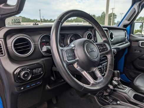 Used 2022 Jeep Wrangler Unlimited Sahara w/ Safety Group AWD/4WD image 32
