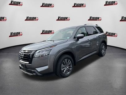 New 2025 Nissan Pathfinder SV w/ Black Appearance Package